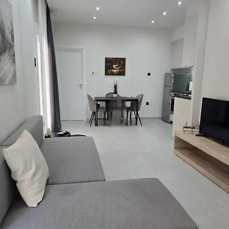 Διαμέρισμα B&m With Balcony Near The Waterfront *