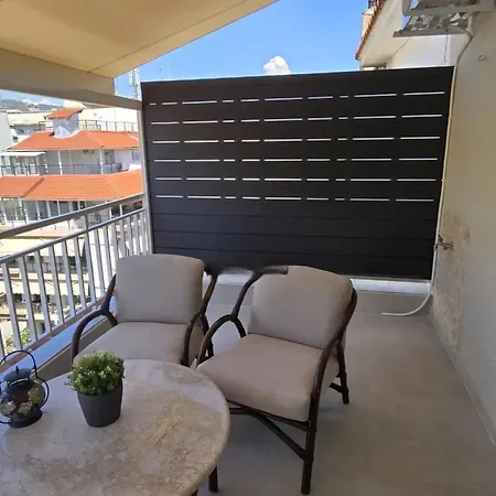Διαμέρισμα B&m With Balcony Near The Waterfront *